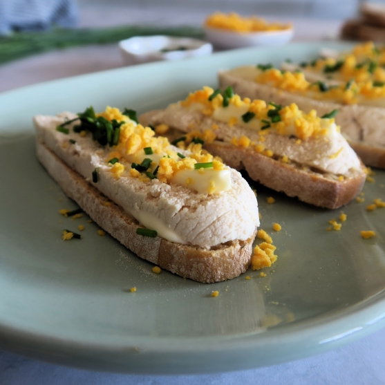 Receta de Tostas de huevas de merluza