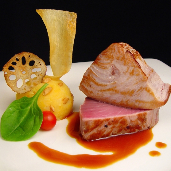 Tuna loin with seafood sauce and tubers