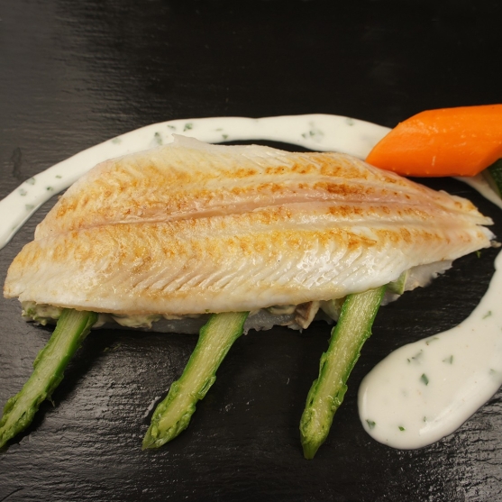 Sole with asparagus, mushrooms and dill sauce