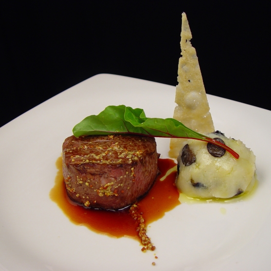 Red meat fillet with wholegrain mustard