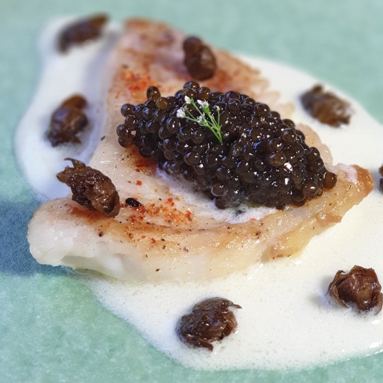 Skate with butter, capers and caviar del tíbet