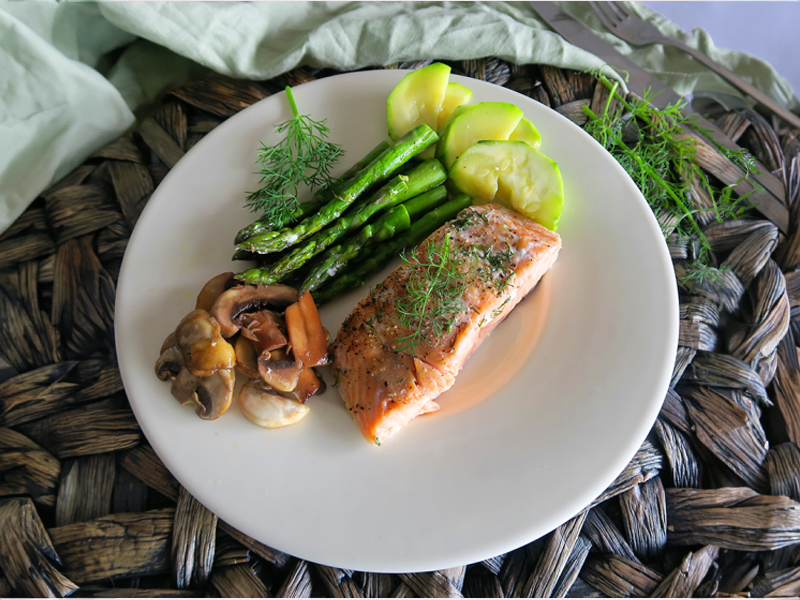 Salmón al horno con verduras