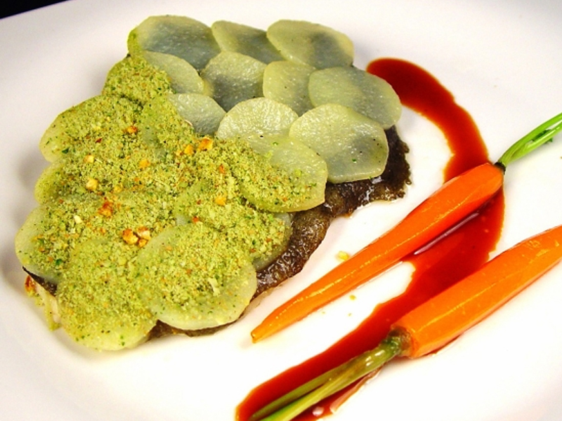 Rodaballo con escamas de patata y panada verde