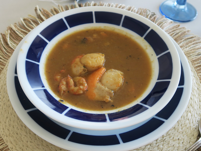 ¿A quién no le apetece una sopa de mariscos y pescados, calentita y riquísima?