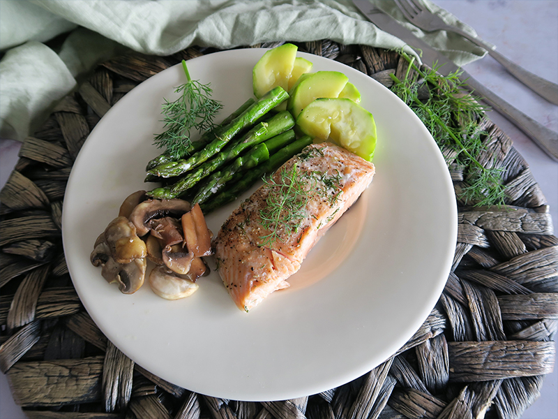 Salmón al horno con verduras